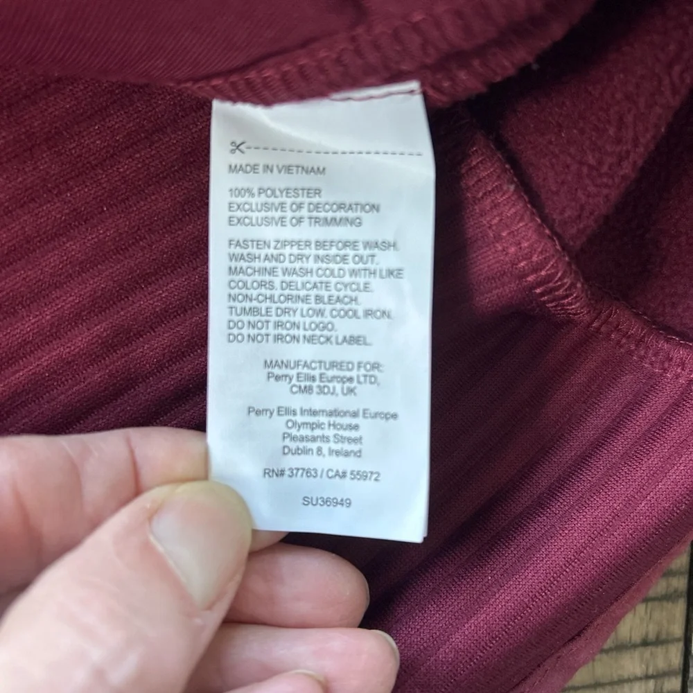 Callaway Golf Women's Ribbed Burgundy Pullover with half zipper. Size M - Picture 3 of 3